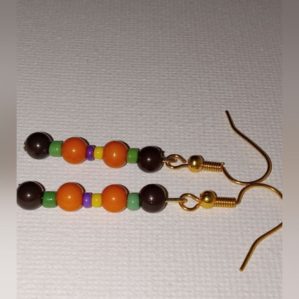 5/$25 Multi color beaded earrings - Picture 2 of 3
